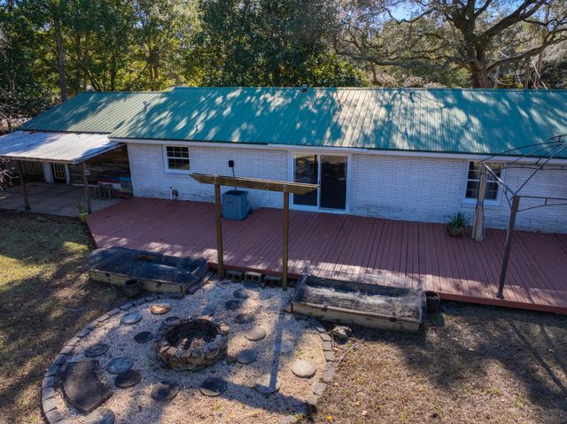 9 Walnut Avenue, Shalimar, FL 32579