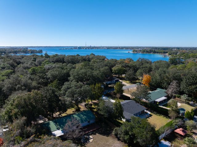 9 Walnut Avenue, Shalimar, FL 32579