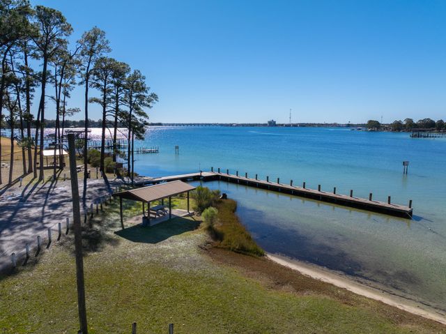 9 Walnut Avenue, Shalimar, FL 32579