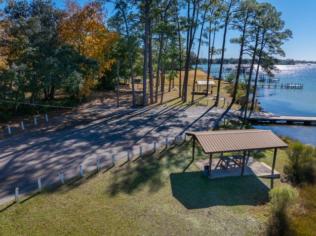 9 Walnut Avenue, Shalimar, FL 32579