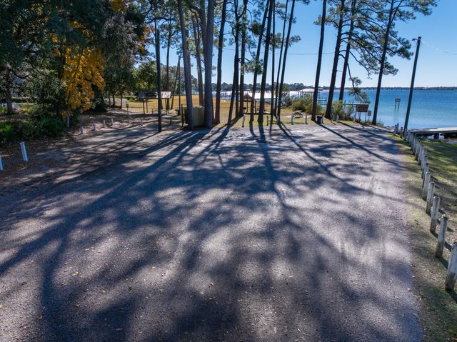 9 Walnut Avenue, Shalimar, FL 32579