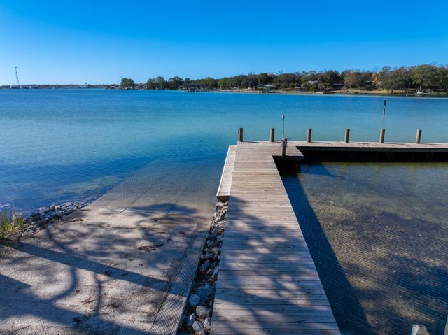 9 Walnut Avenue, Shalimar, FL 32579