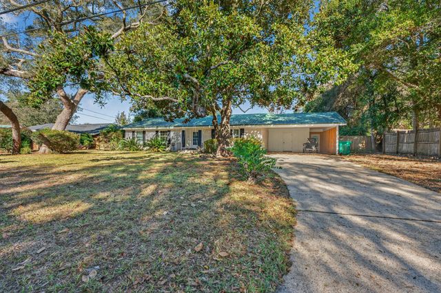 9 Walnut Avenue, Shalimar, FL 32579