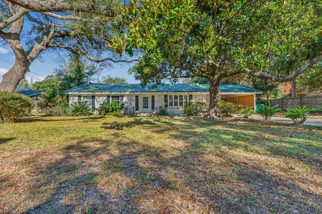 9 Walnut Avenue, Shalimar, FL 32579