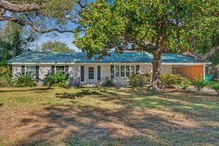 9 Walnut Avenue, Shalimar, FL 32579