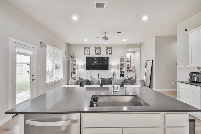 14226 Lake Lodge Drive, Conroe, TX 77384