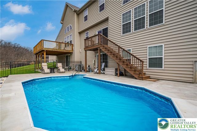 9628 Crescent Lane, Upper Macungie Twp, PA 18031