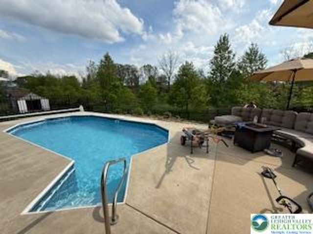 9628 Crescent Lane, Upper Macungie Twp, PA 18031