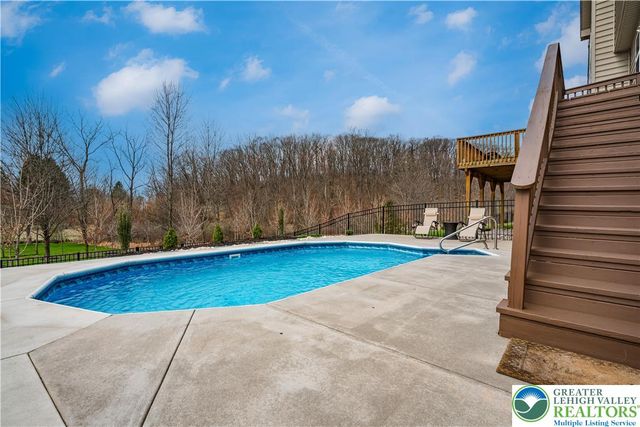 9628 Crescent Lane, Upper Macungie Twp, PA 18031