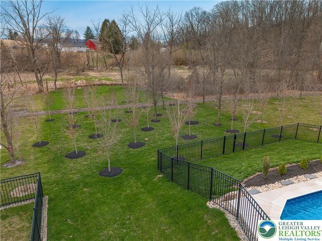 9628 Crescent Lane, Upper Macungie Twp, PA 18031
