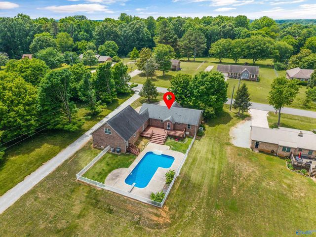 145 Butch Cash Road, Hazel Green, AL 35750