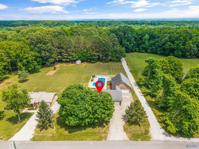 145 Butch Cash Road, Hazel Green, AL 35750