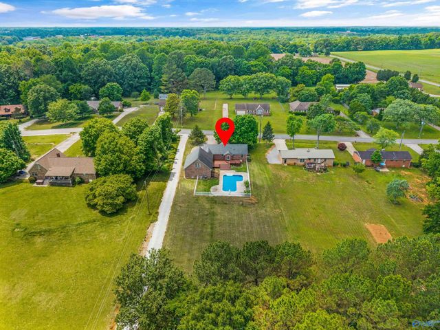 145 Butch Cash Road, Hazel Green, AL 35750