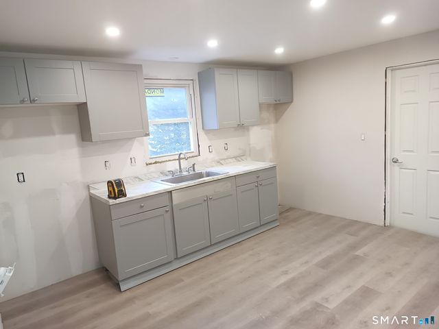 1248 North Main Street, Waterbury, CT 06704