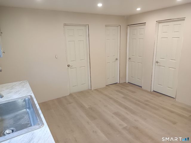 1248 North Main Street, Waterbury, CT 06704