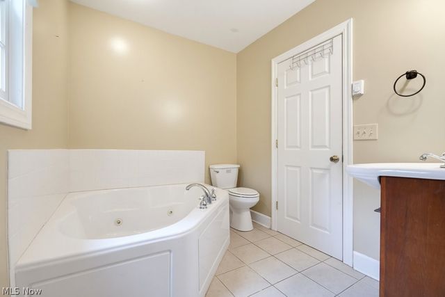 7749 State Route 43, Kent, OH 44240