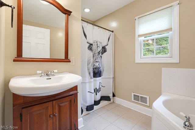 7749 State Route 43, Kent, OH 44240