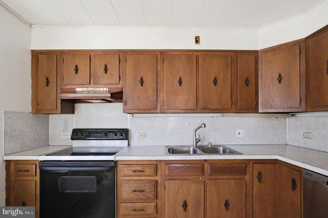 1423 FAYETTE AVE, Reading, PA 19607