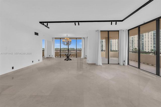 19355 Turnberry Way 3J, Aventura, FL 33180