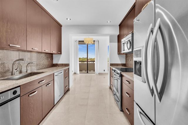 19355 Turnberry Way 3J, Aventura, FL 33180