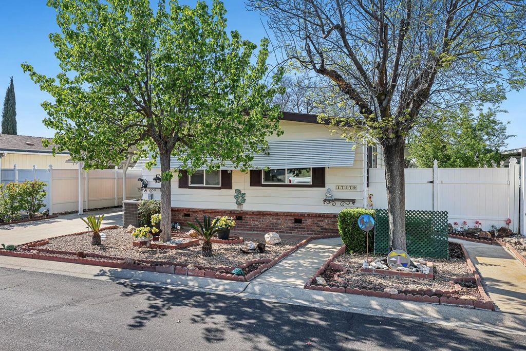 17579 Parkcliffe Lane, Friant, CA 93626