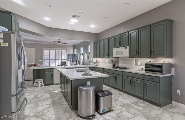 2631 Savannah Springs Avenue, Henderson, NV 89052