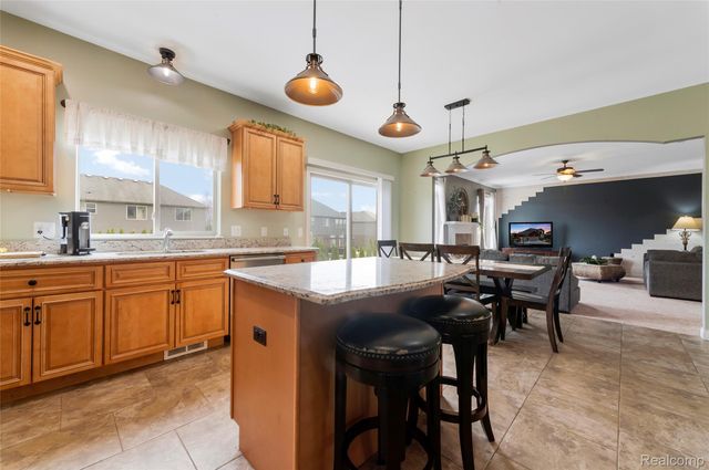 50692 Pinnacle Woods Lane, Macomb Township, MI 48042