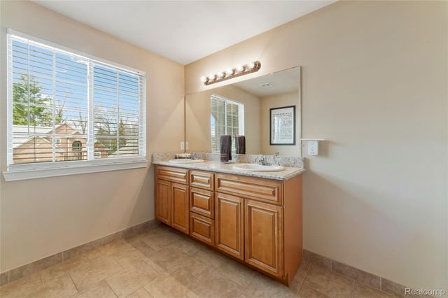 50692 Pinnacle Woods Lane, Macomb Township, MI 48042