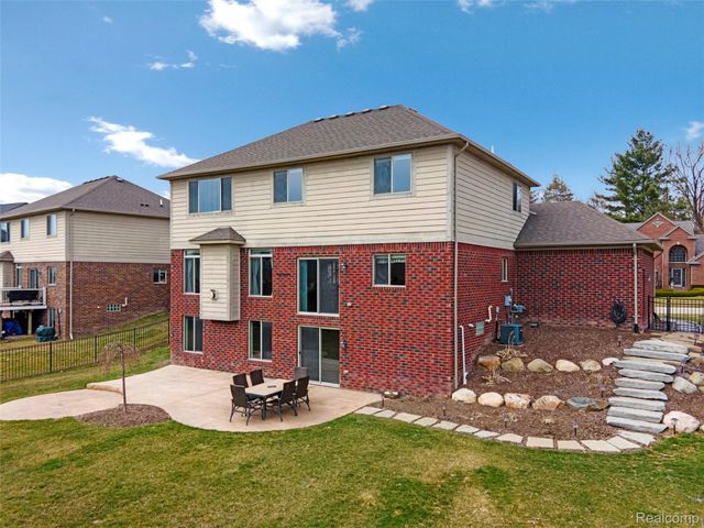 50692 Pinnacle Woods Lane, Macomb Township, MI 48042