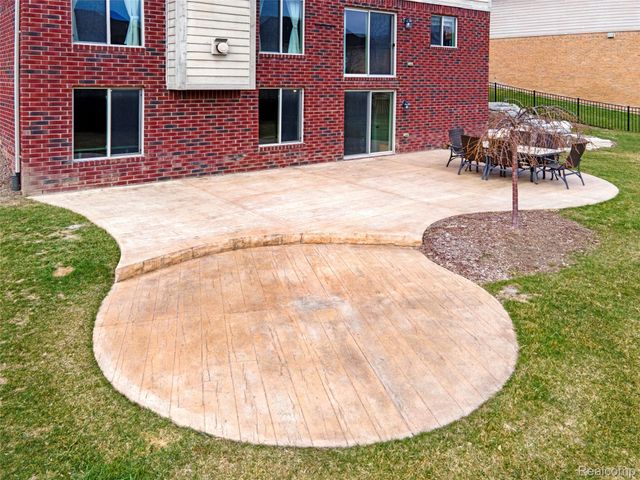 50692 Pinnacle Woods Lane, Macomb Township, MI 48042