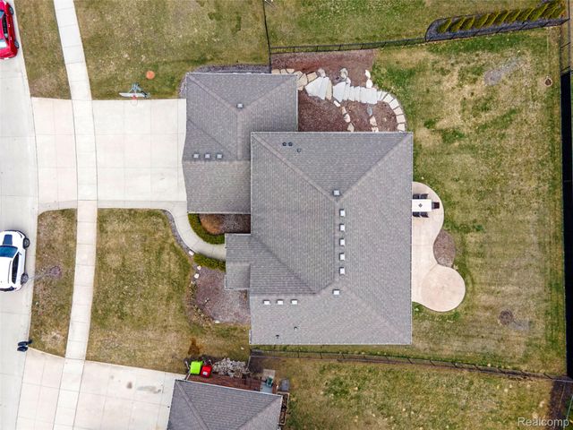 50692 Pinnacle Woods Lane, Macomb Township, MI 48042