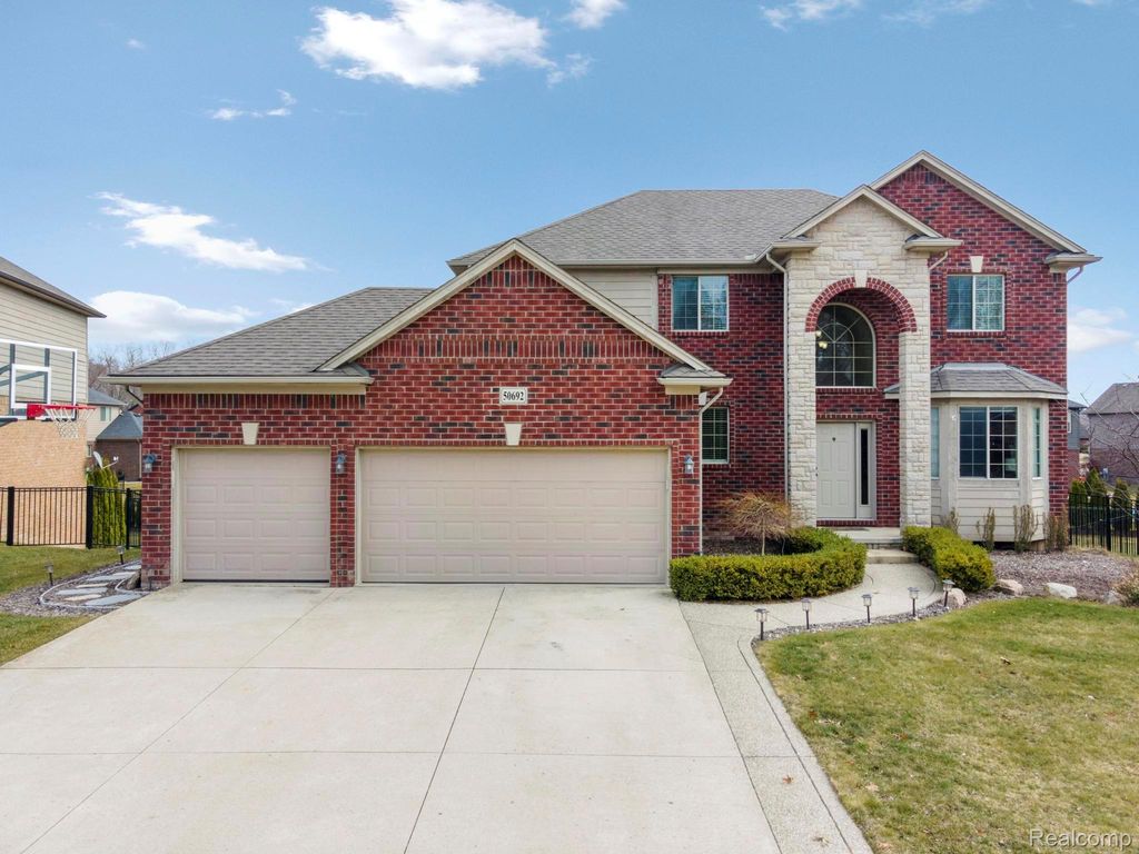 50692 Pinnacle Woods Lane, Macomb Township, MI 48042