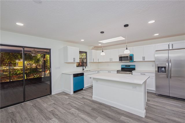 945 33rd Avenue SW, Vero Beach, FL 32968