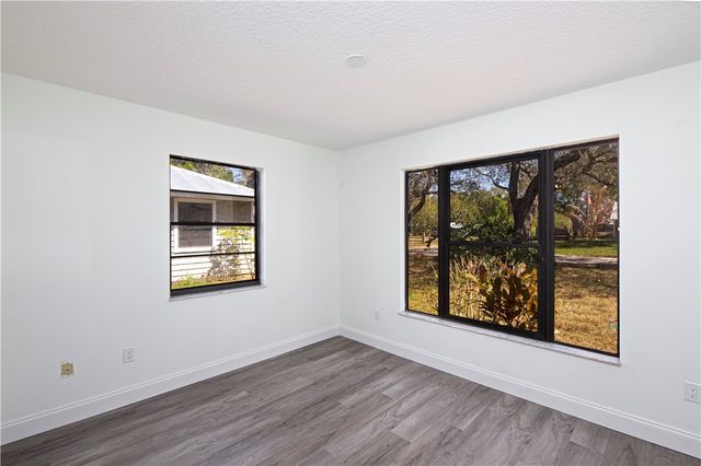 945 33rd Avenue SW, Vero Beach, FL 32968