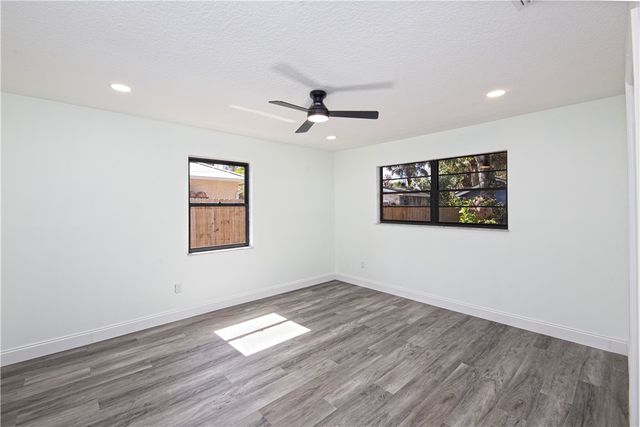 945 33rd Avenue SW, Vero Beach, FL 32968