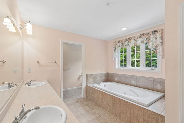 88 Crawford Road, Chester, NH 03036