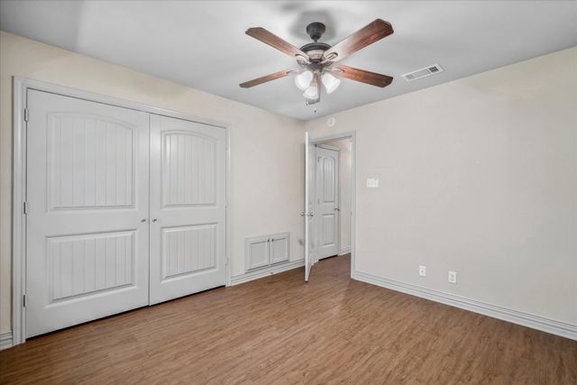 378 E Shore Drive, Wills Point, TX 75169