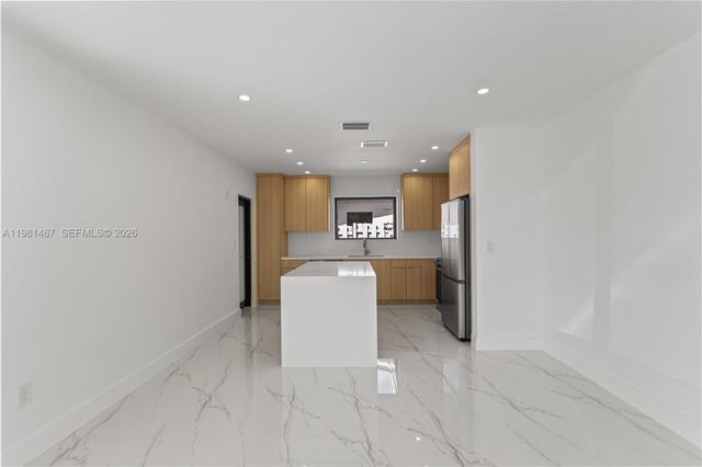 921 W 50th Pl, Hialeah, FL 33012