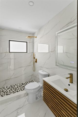 921 W 50th Pl, Hialeah, FL 33012