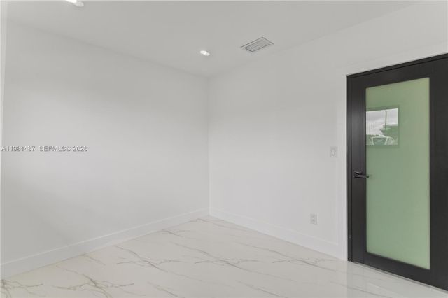 921 W 50th Pl, Hialeah, FL 33012