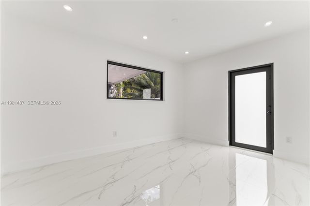 921 W 50th Pl, Hialeah, FL 33012