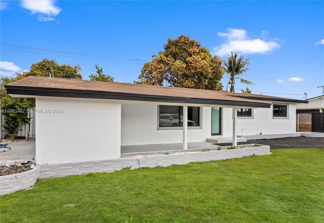 921 W 50th Pl, Hialeah, FL 33012