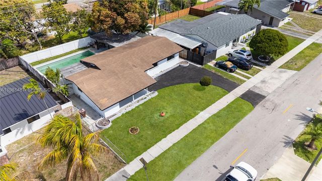 921 W 50th Pl, Hialeah, FL 33012