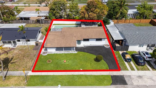 921 W 50th Pl, Hialeah, FL 33012