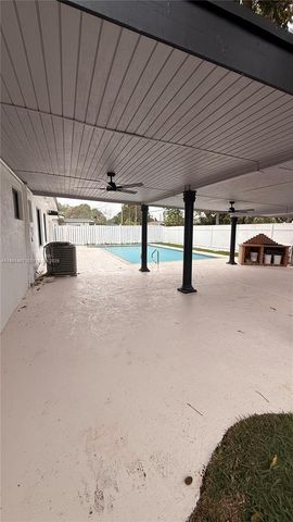 921 W 50th Pl, Hialeah, FL 33012