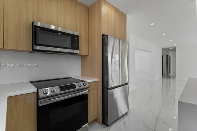 921 W 50th Pl, Hialeah, FL 33012