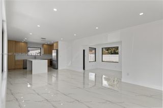 921 W 50th Pl, Hialeah, FL 33012