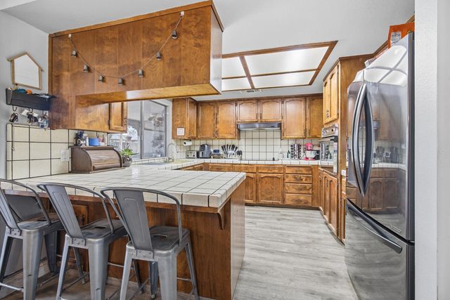 2030 S Woodland Street, Visalia, CA 93277