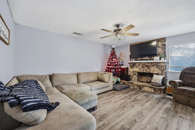 2030 S Woodland Street, Visalia, CA 93277