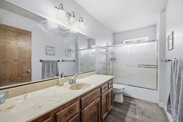 2030 S Woodland Street, Visalia, CA 93277